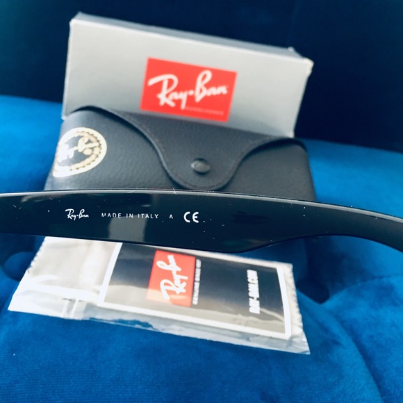 ❌SOLD❌AUTHENTIC WAYFARER RAY-BAN SUNGLASSES - Picture 7 of 7
